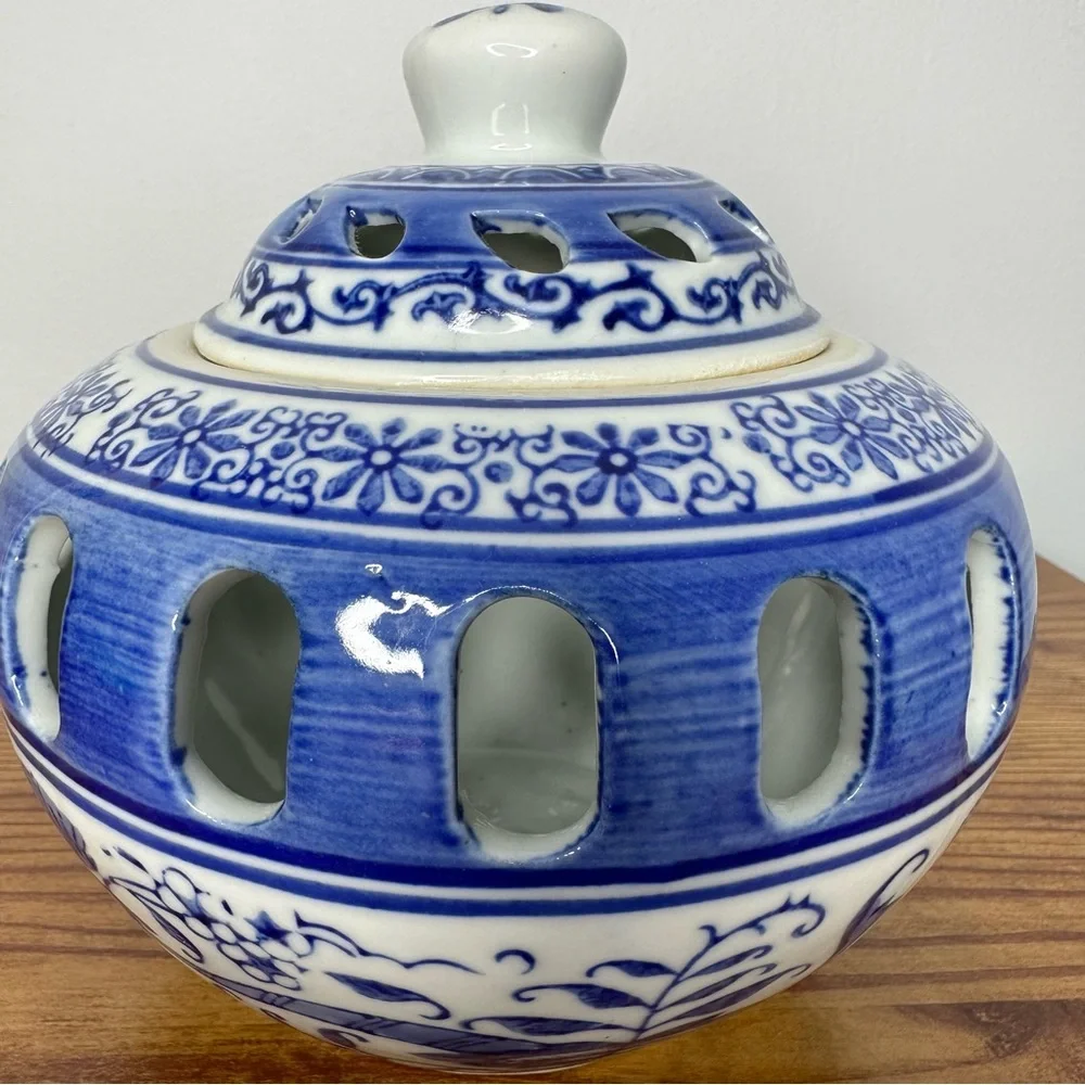 Three Hands Corp Blue White Candle Holder Round Votive W/ Lid Tea Light Floral